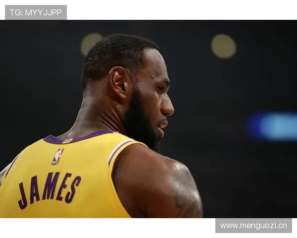 勒布朗这身家日进斗金，出门带队没几个人敢搭话吧？