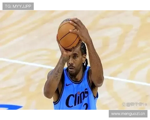 伦纳德无球切入能力提升拉开空间，三分效率高于季后赛对手